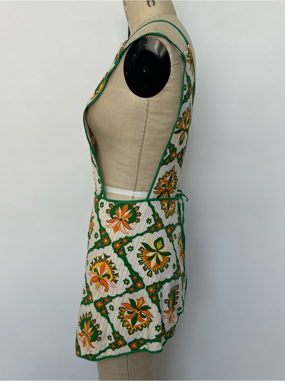 Apron - Picture 2 of 5